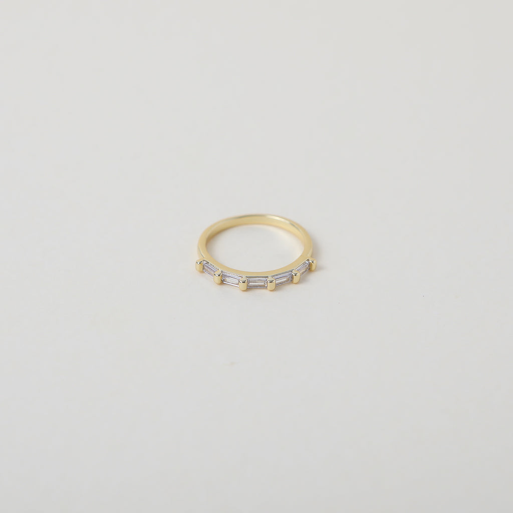 elegant Gold ring with five crystal baguettes