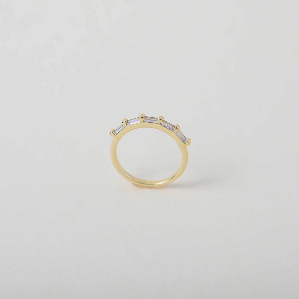 elegant Gold ring with five crystal baguettes