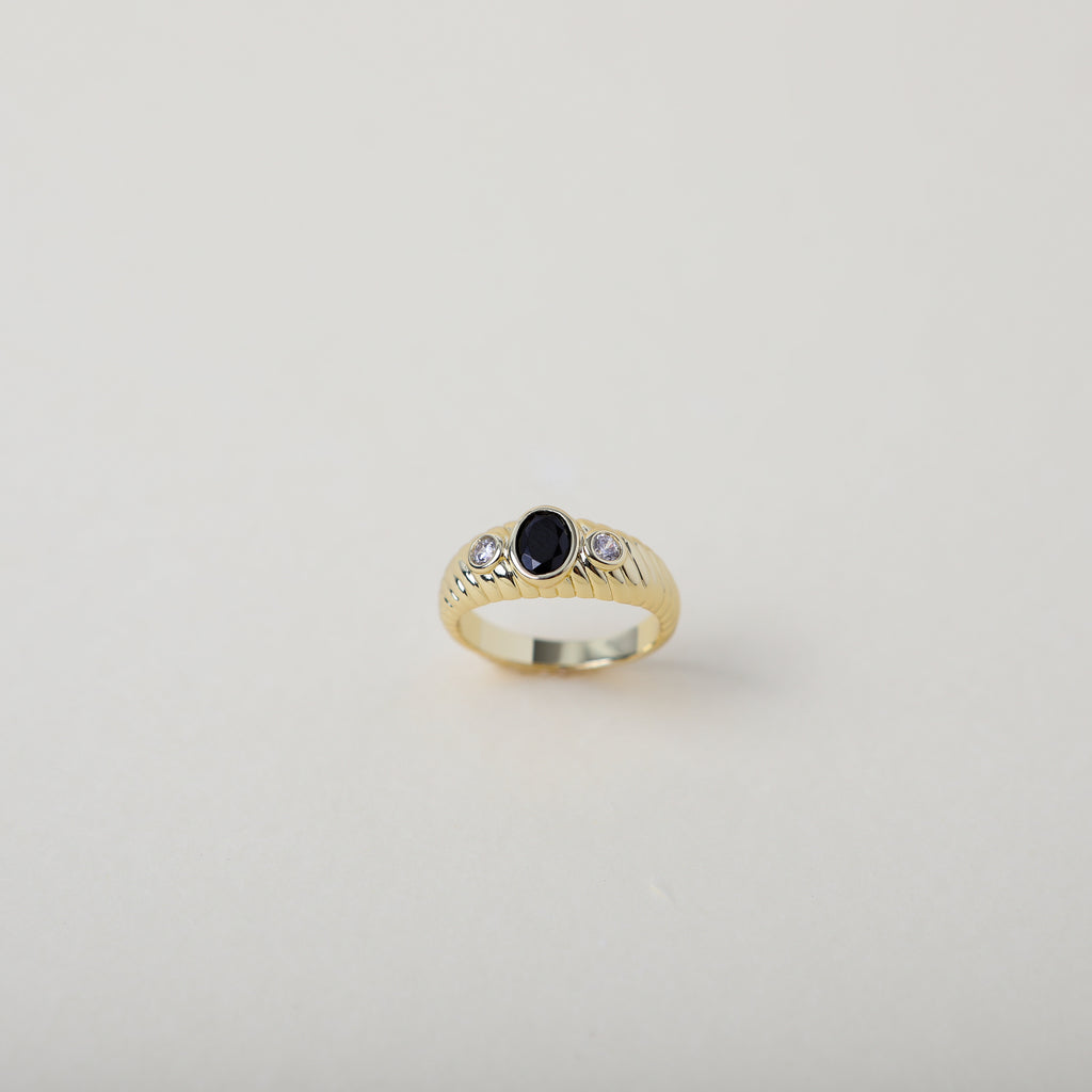 vintage heirloom style ring. Featuring the classic croissant style pattern accented with an onyx coloured crystal 